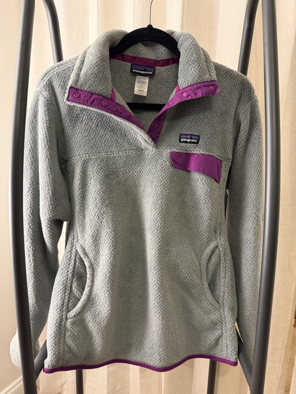 Women’s Patagonia Light Gray Fleece Pullover with Purple Accents